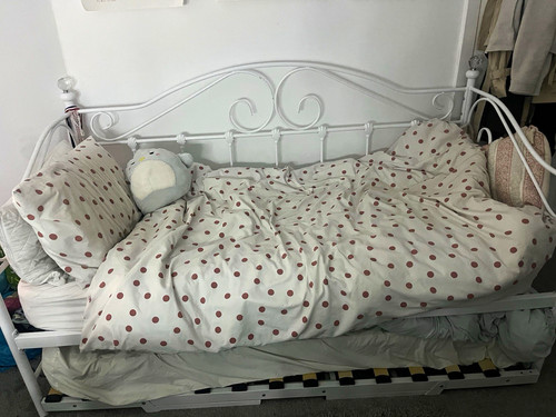 White metal day bed with - bed,