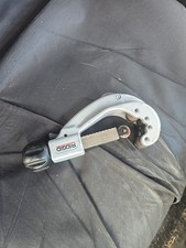 RIDGID - 205 Ratcheting Enclosed Feed Tube Cutter 60mm Capacity 33055