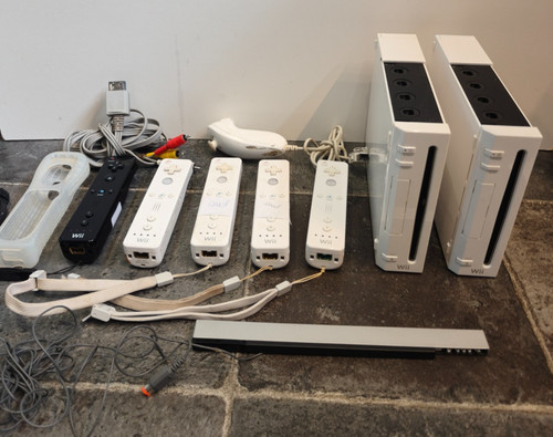 White nintendo wii console - nintendo,