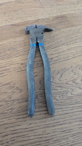 Fence barb wire pliers - barb, tool
