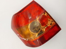 TOYOTA COROLLA OUTER GENUINE  TAIL LIGHT DRIVERS RIGHT SIDE 81550-02311