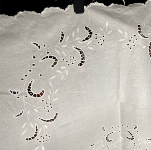 Vintage table cloth white - cloth,