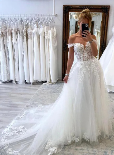 Gorgeous lace tulle wedding - gorgeous,