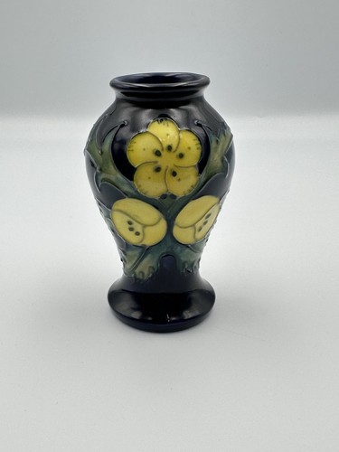 Moorcroft buttercup pattern - 'buttercup',