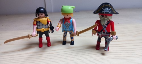 Plymobile pirate figures - 3,