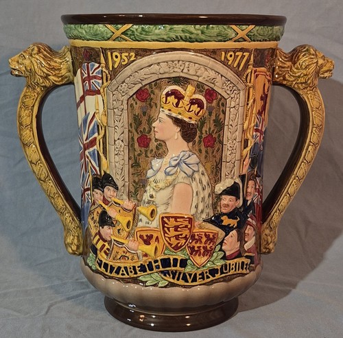 Royal doulton queen - royal,