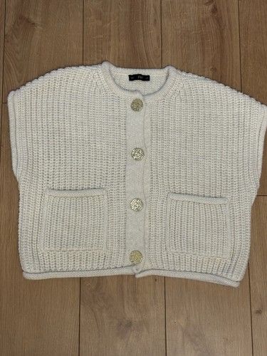 Knitted sleeveless vest - sleeveless,