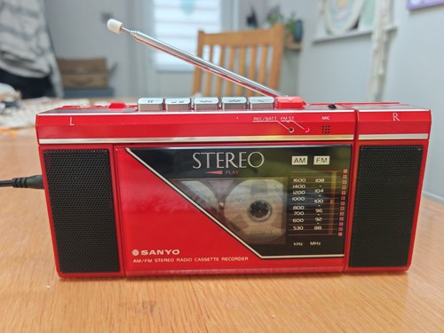 Sanyo s200f radio cassette - sanyo,