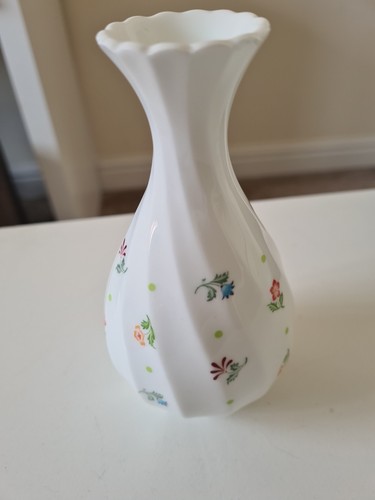 Wedgewood posy bud - bud, spiral