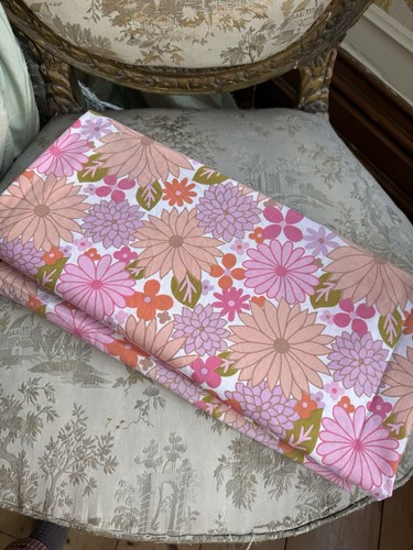 Vintage 1970s pink - pink, flat