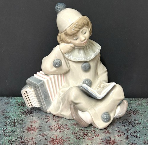 Lladro porcelain figurine girl - figurine,