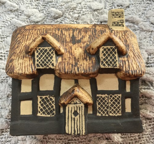Ceramic cottage figurines - ceramic,