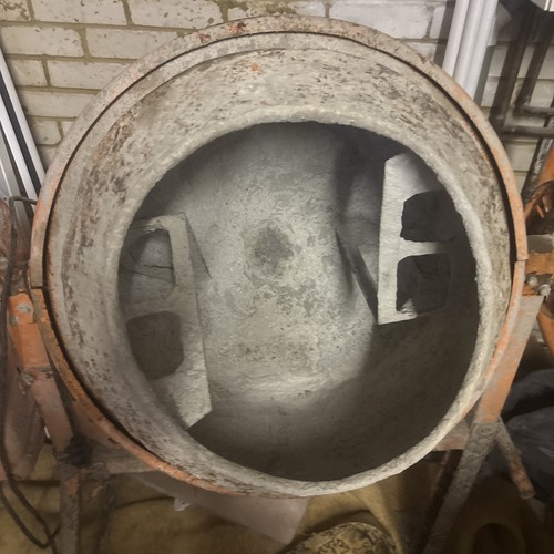 Cement mixer concrete - mixer,