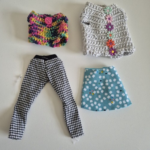 Selection doll clothes - of,