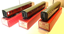 HORNBY DUBLO 2 rail 4053 4062 4078 B.R.MAROON COACHES MINT & UNUSED BOXED 3 no.