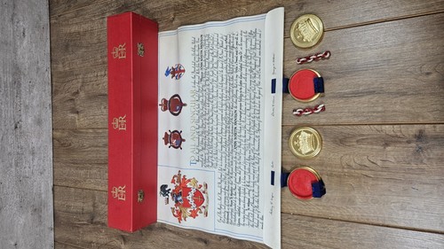 Queen elizabeth red royal - queen, ii