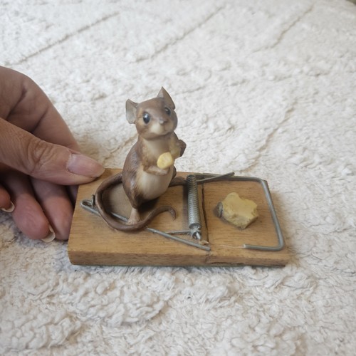 Aynsley mouse trap - a,