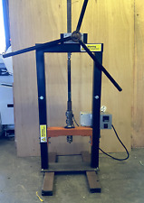 Manual Injection Moulding Machine (Precious Plastic)