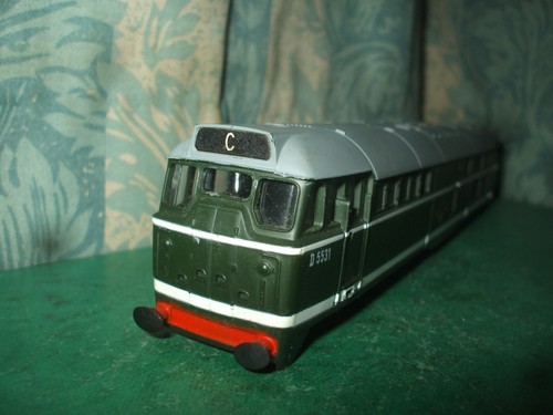 Airfix class green loco - class,