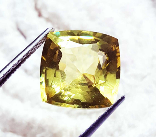 Natural yellow sapphire - natural,