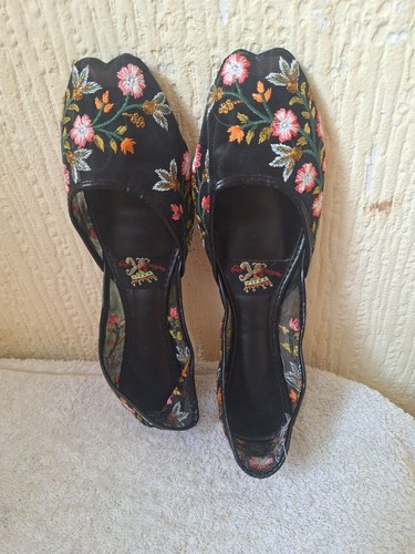 These are pair black - a,