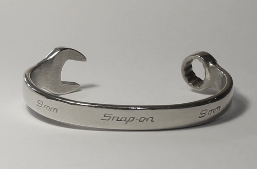 Snap spanner bangle - on,