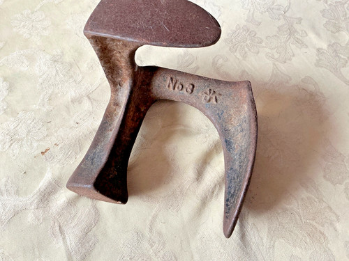 Antique cobblers last cast - antique,
