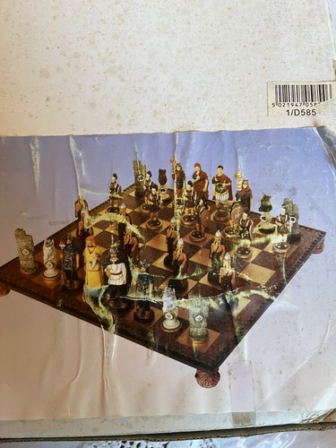 Medieval crusader chess set - crusader,