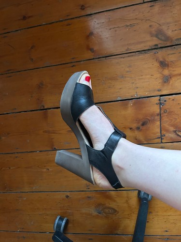 Black leather platform block - black,