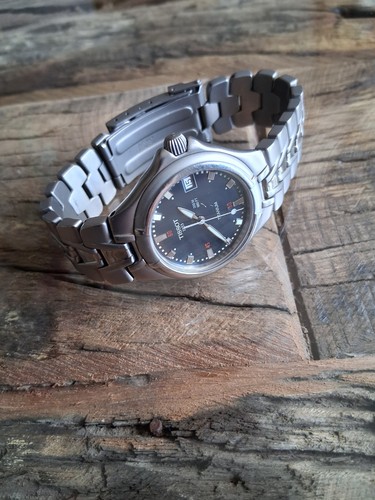 Men vintage tissot titanium - men's,