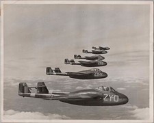 DE HAVILLAND VAMPIRE F.1 FORMATION LARGE ORIGINAL VINTAGE PRESS PHOTO DH.100