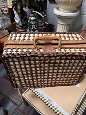 Wicker 4 Setting Picnic Basket  4 X Cups 4 X Plates 4  X Sets Knife Spoon Forks