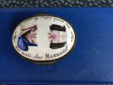 ANTIQUE GEORGIAN ENAMEL BILSTON PATCH/ PILL BOX - Novelty picture and text