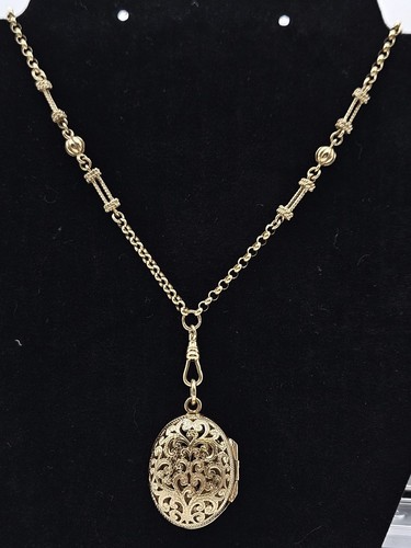 9ct gold locket - 9ct, pendant