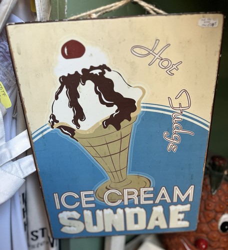 Ice cream sundae hot - cream,