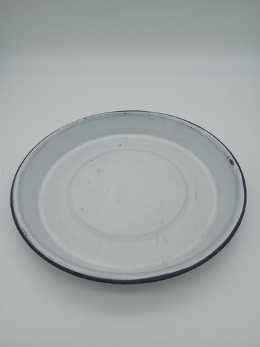 Vintage enamelware pie - enamelware,
