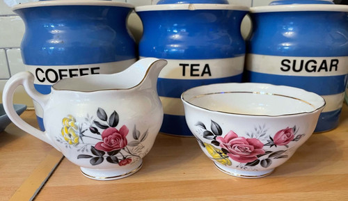 Vintage royal vale milk - vintage,
