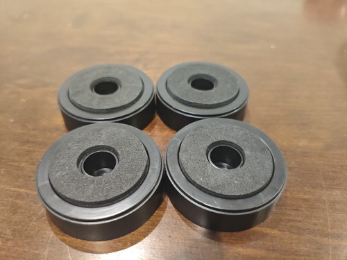 Black audio isolation feet - audio,