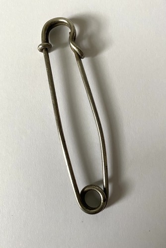 Large vintage kilt safety - large, pin