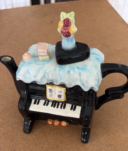 Ceramic piano figurine - ceramic,