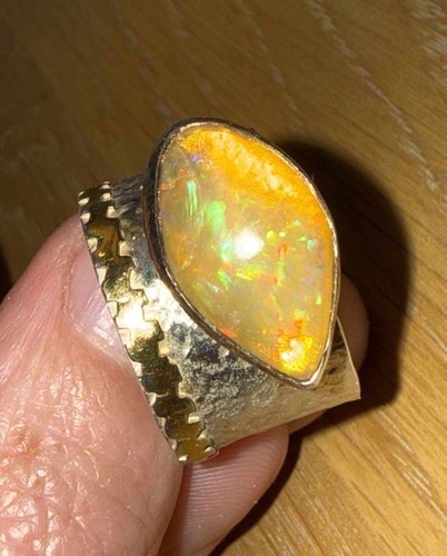 Stunning huge genuine opal - huge,