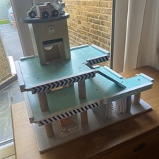 Jumini Wooden Toy Garage with