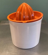 Vintage Tupperware orange/lemon squeezer with juice container 250-24