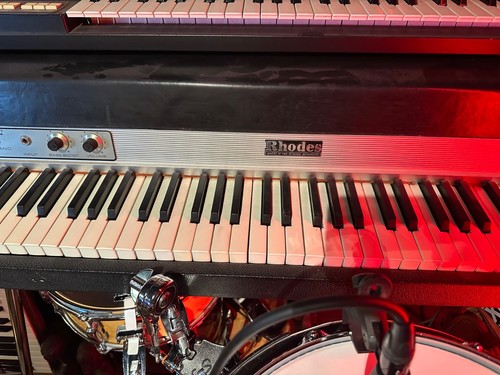 Fender rhodes mark 73 - 1,