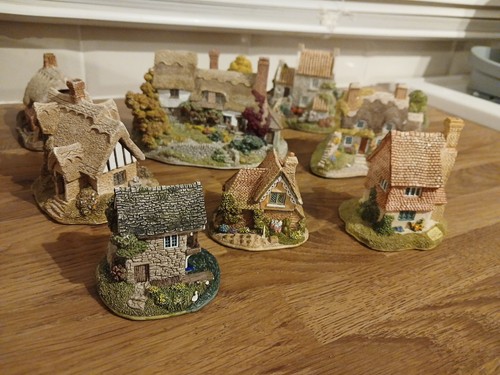 Lilliput lane cottages vintage - lilliput,