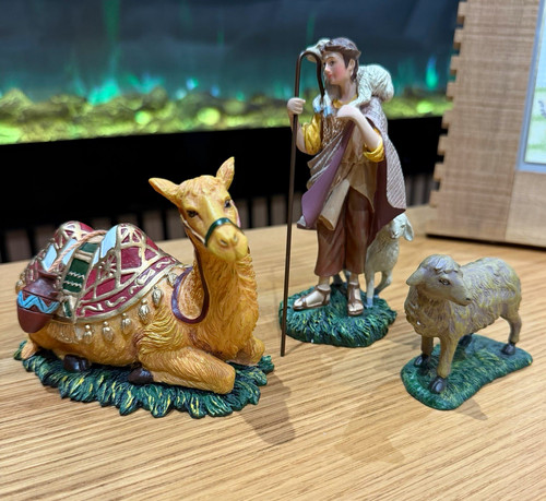 Hawthorne village nativity - hawthorne,