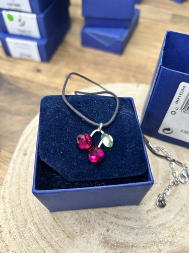 Swarovski red crystal cherry - red,