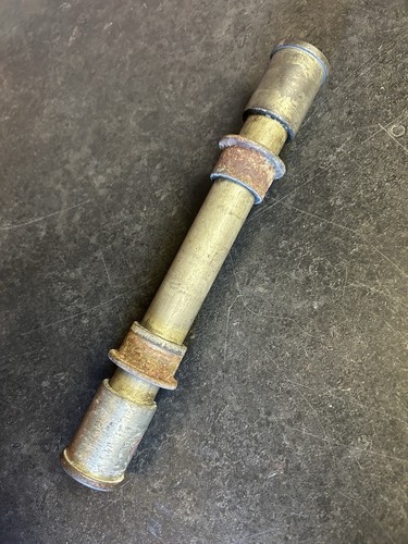 Zx6r front wheel spindle - j1,