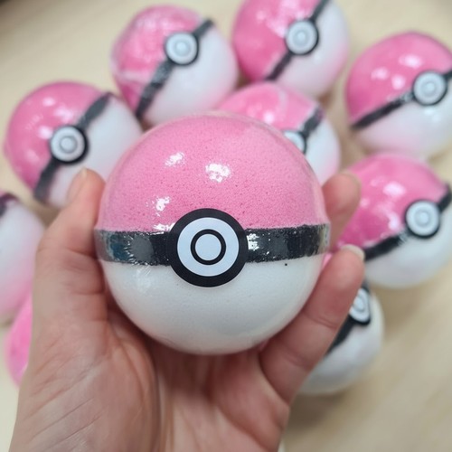 Hidden surprise pokeball bath - surprise,
