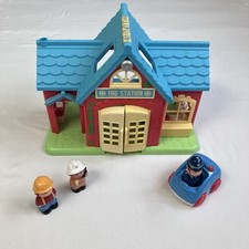 ELC Happyland Fire Station 2 Firemen Police Car & Policeman With Working Sounds